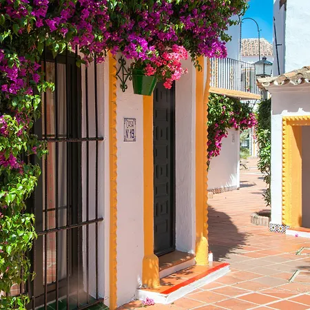 Globales Pueblo Andaluz San Pedro de Alcántara