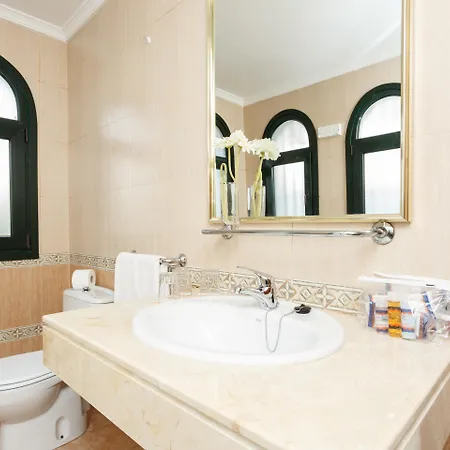 Hotel Globales Pueblo Andaluz San Pedro de Alcántara